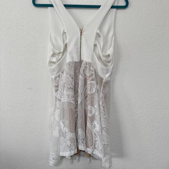 Charlotte Russe Gorgeous White Mini Dress with lace accents Womens Size Large - Picture 8 of 8